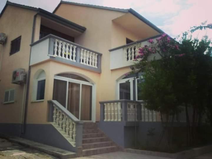 Apartman Vukoja Pakostane Apartment Exterior photo